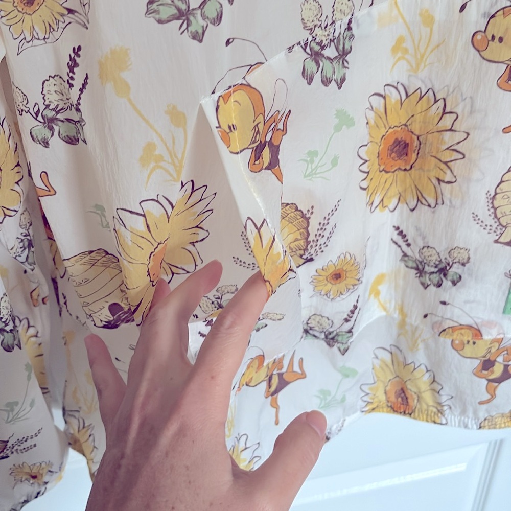 Disney Epcot Flower & Garden Festival Buzz the Bee Packable Hooded Spirit Jersey - Picture 6 of 11